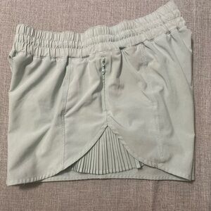 Lululemon play off the please shorts. Mint breeze. Sz 4.